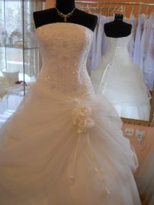 Klasszikus menyasszonyi ruha - Júlia Esküvői Ruhaszalon