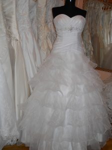 Klasszikus menyasszonyi ruha - Júlia Esküvői Ruhaszalon