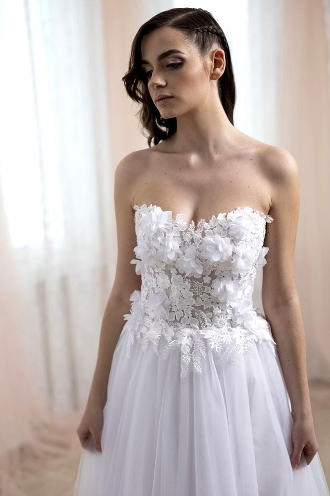 3D virágos esküvői ruha
