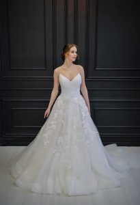 Menyasszonyi ruha - Júlia Esküvői Ruhaszalon