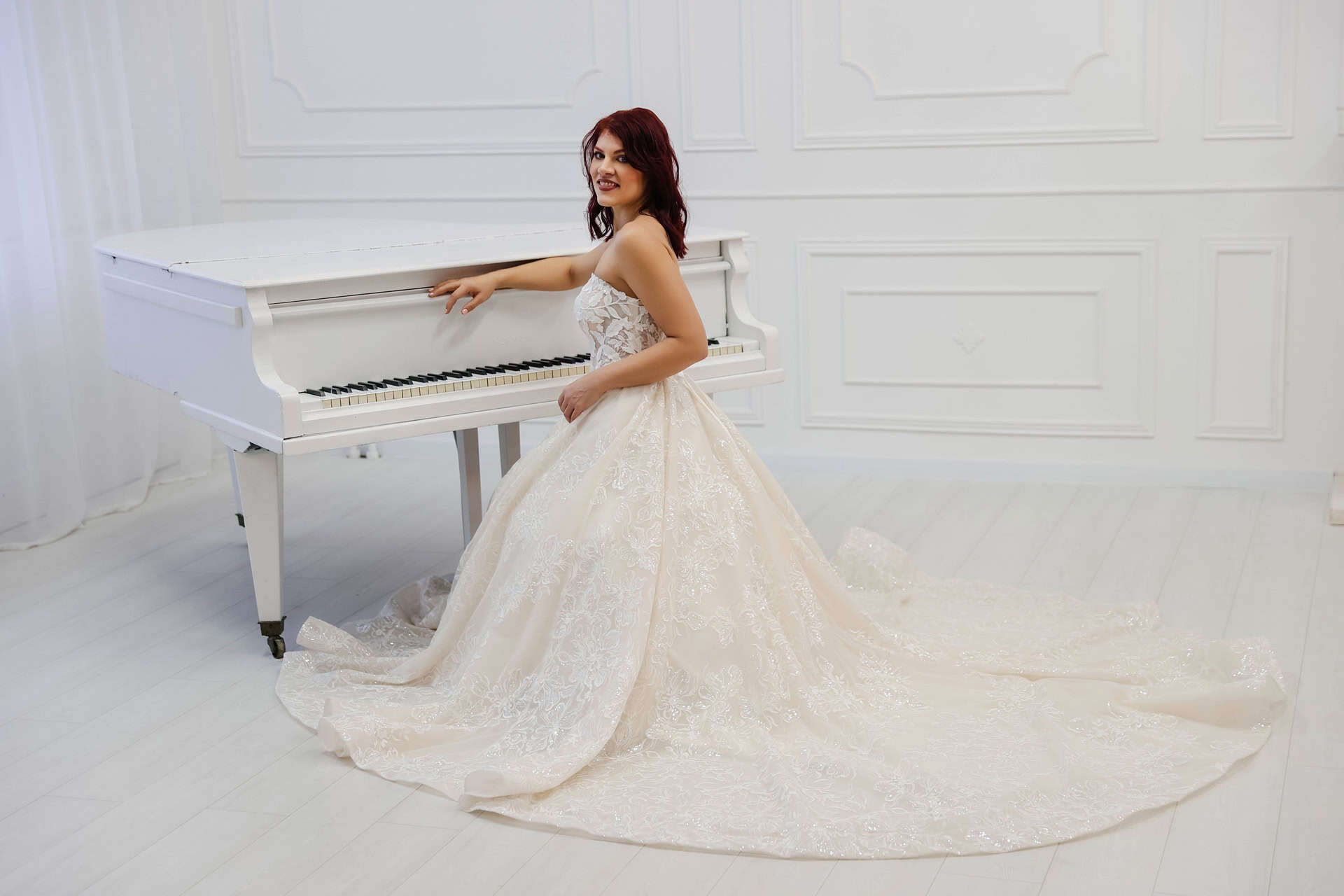 Menyasszonyi ruha - Júlia Esküvői Ruhaszalon