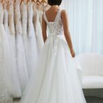 Mennyi idővel az esküvő előtt érdemes elkezdeni a menyasszonyi ruha keresését?